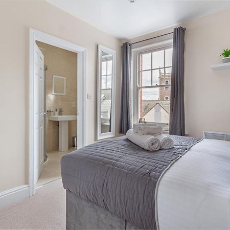 Guest Homes - Trinity Apartment Worcester Bagian luar foto