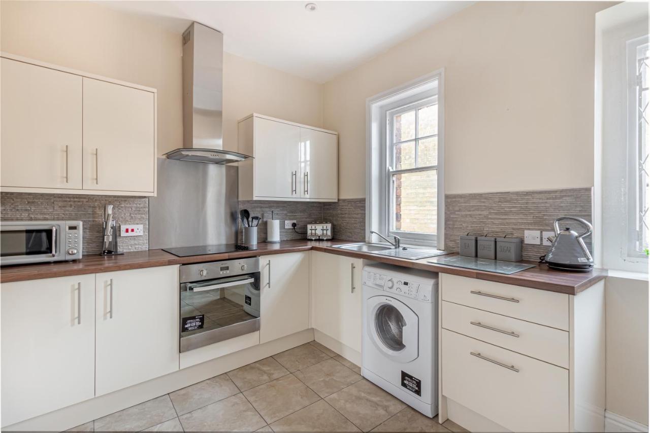 Guest Homes - Trinity Apartment Worcester Bagian luar foto
